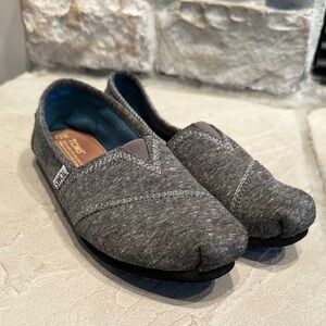TOMS Womens 7.5 Gray Casual slip-on shoes